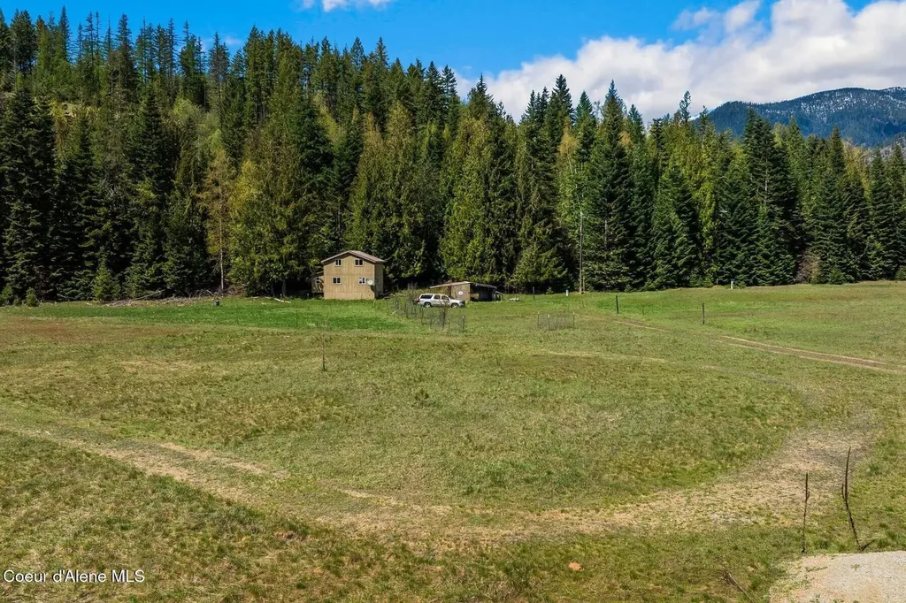 2359 E Spring Creek Road Clark Fork ID 83811