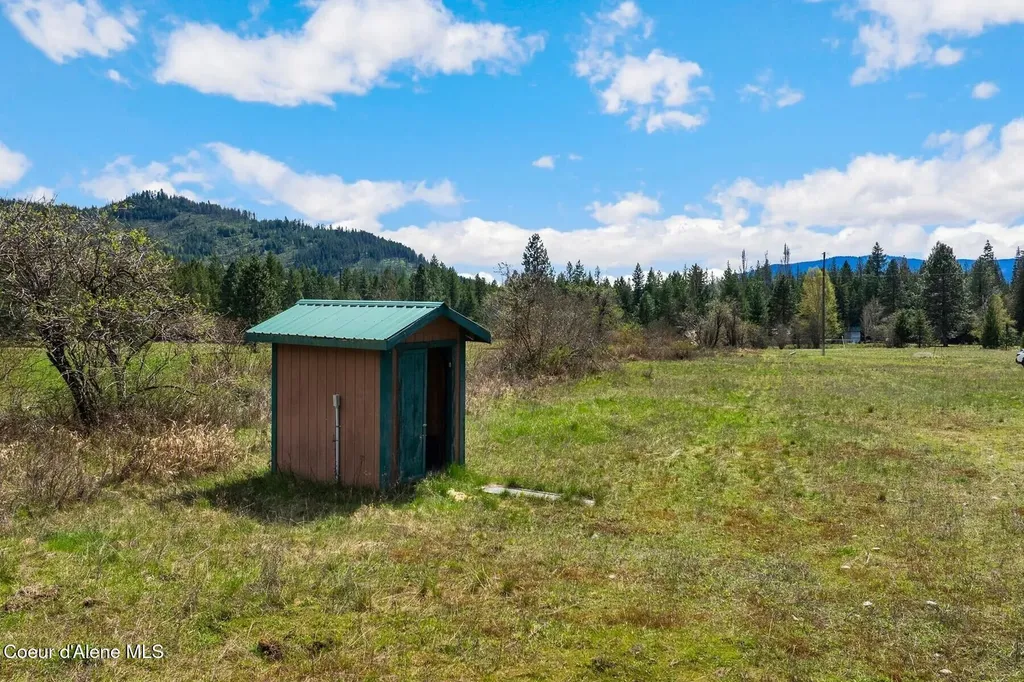 2359 E Spring Creek Road Clark Fork ID 83811