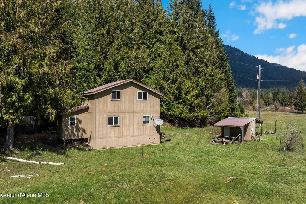 2359 E Spring Creek Road Clark Fork ID 83811