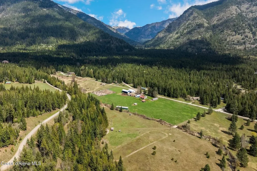 2359 E Spring Creek Road Clark Fork ID 83811
