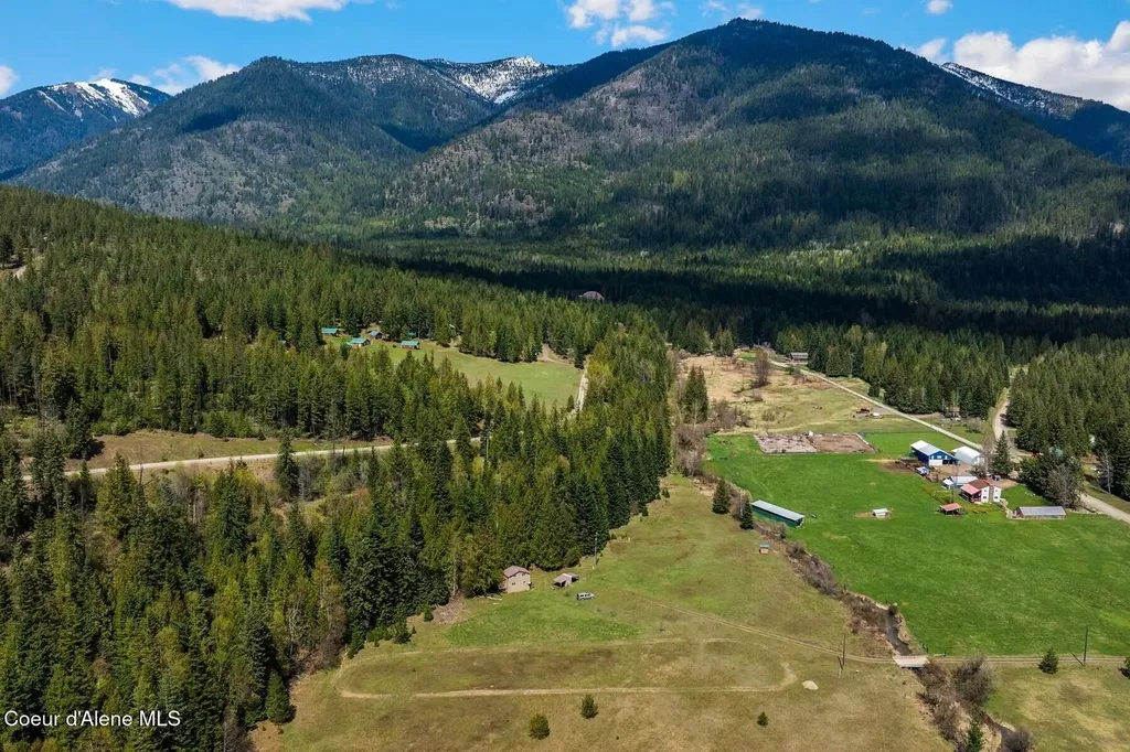 2359 E Spring Creek Road Clark Fork ID 83811