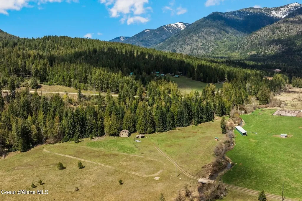 2359 E Spring Creek Road Clark Fork ID 83811