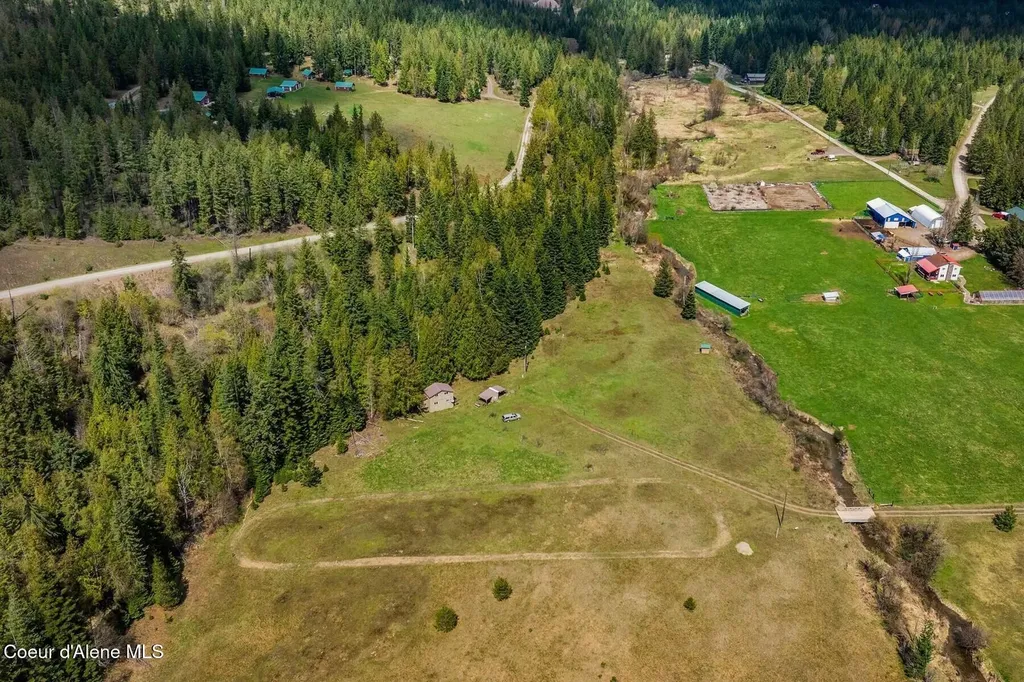 2359 E Spring Creek Road Clark Fork ID 83811