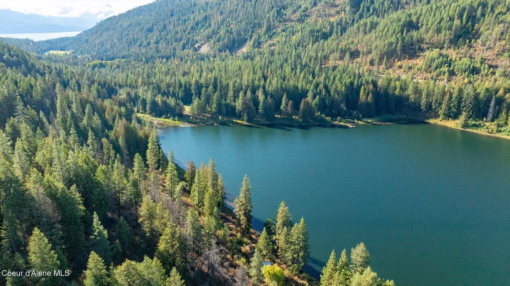1402 Mirror Lake Road Sagle ID 83860