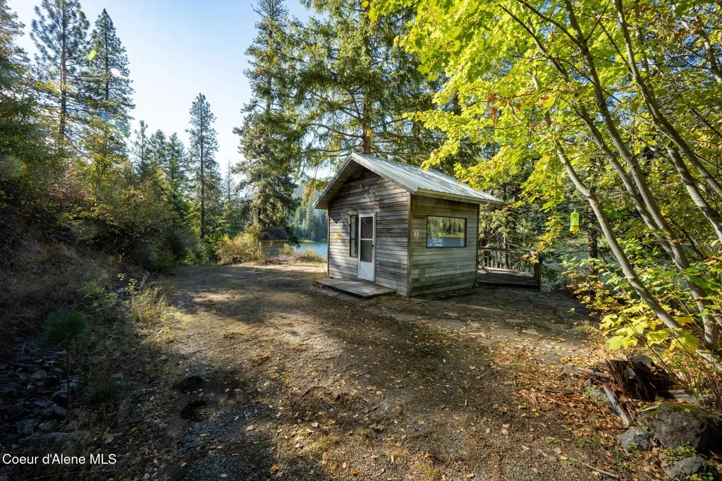 1402 Mirror Lake Road Sagle ID 83860