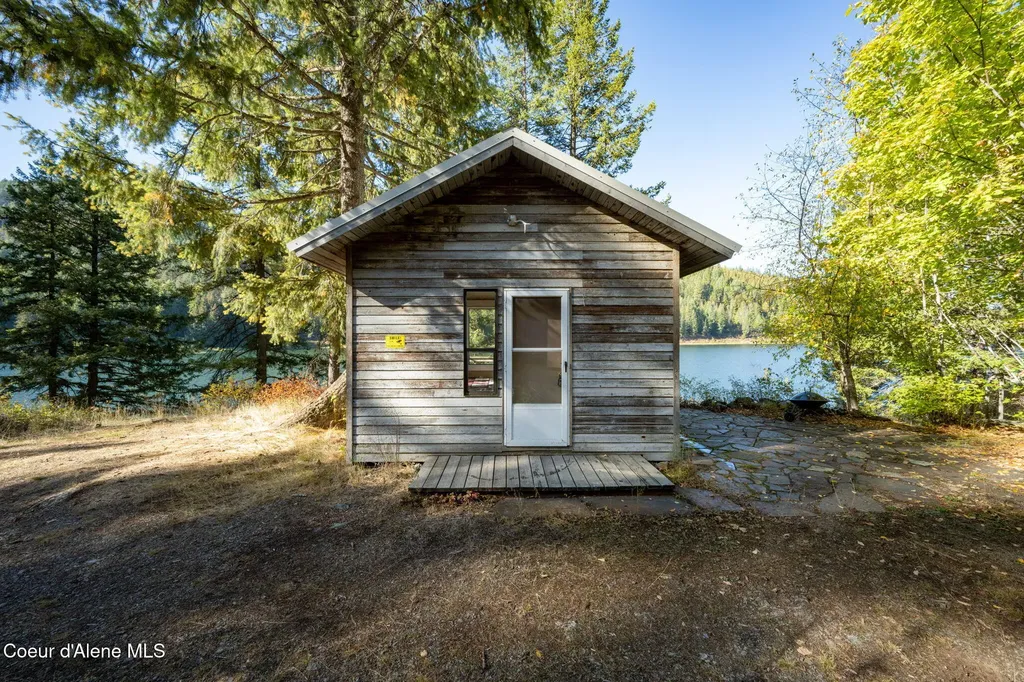 1402 Mirror Lake Road Sagle ID 83860