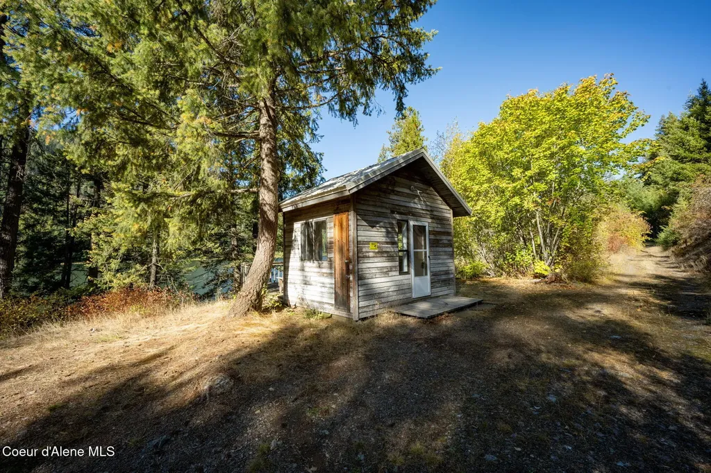 1402 Mirror Lake Road Sagle ID 83860