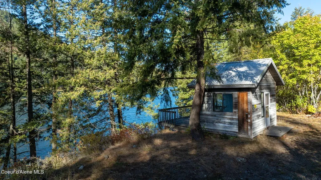 1402 Mirror Lake Road Sagle ID 83860