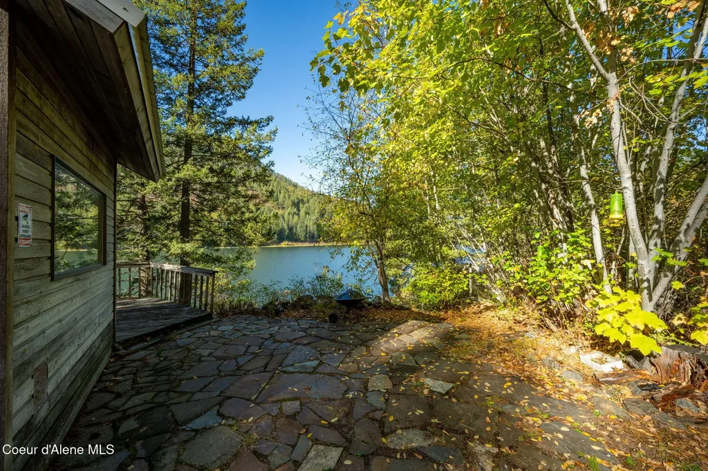 1402 Mirror Lake Road Sagle ID 83860