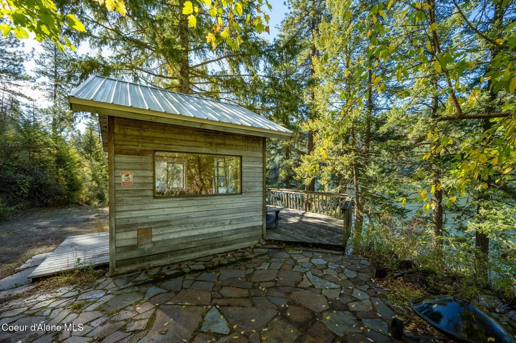 1402 Mirror Lake Road Sagle ID 83860