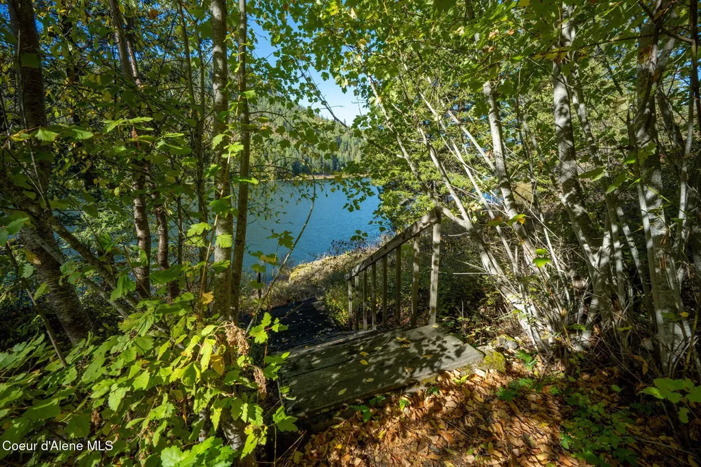 1402 Mirror Lake Road Sagle ID 83860