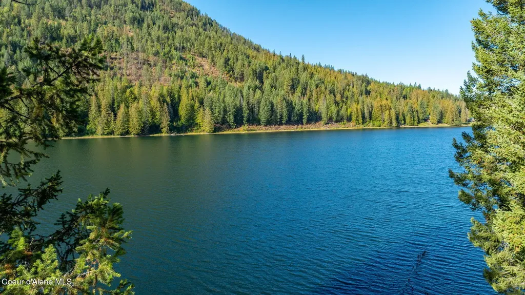 1402 Mirror Lake Road Sagle ID 83860