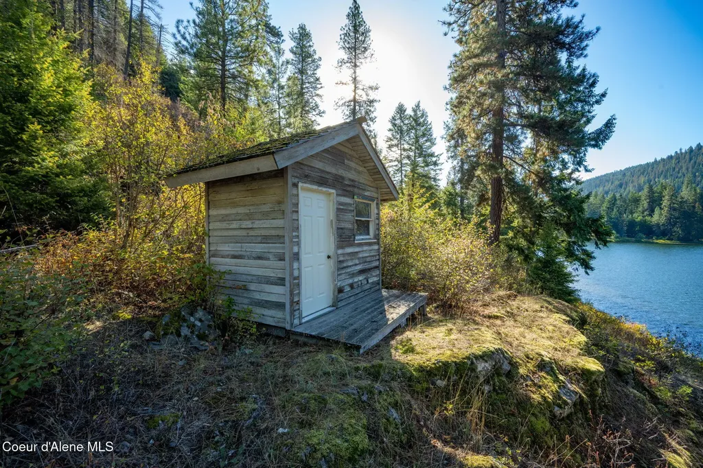 1402 Mirror Lake Road Sagle ID 83860