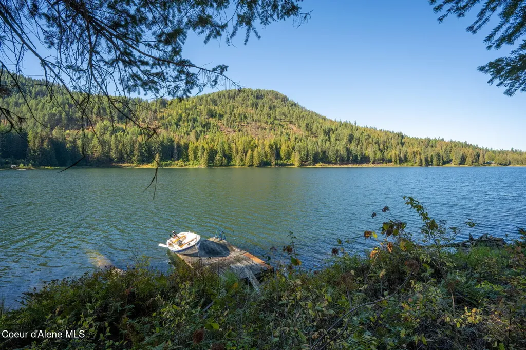 1402 Mirror Lake Road Sagle ID 83860