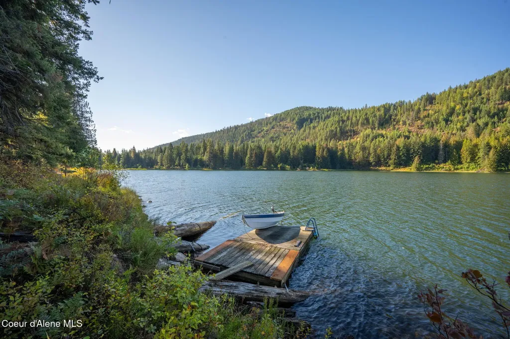 1402 Mirror Lake Road Sagle ID 83860