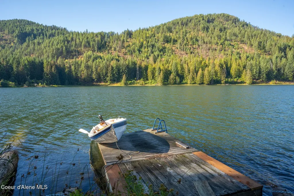 1402 Mirror Lake Road Sagle ID 83860