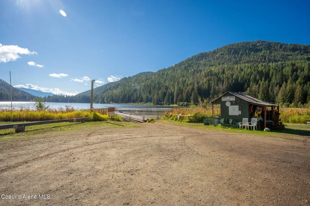 1402 Mirror Lake Road Sagle ID 83860