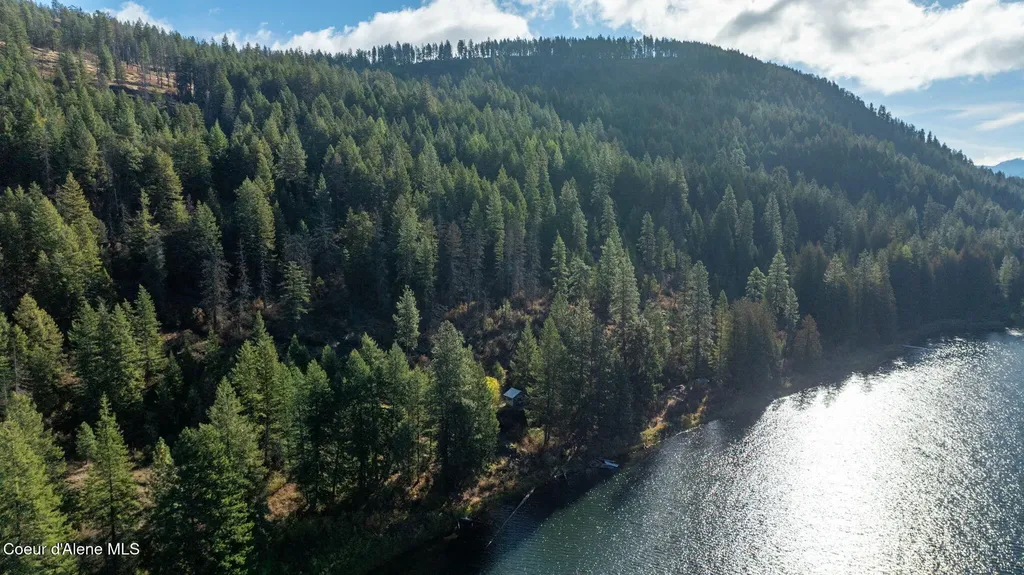 1402 Mirror Lake Road Sagle ID 83860