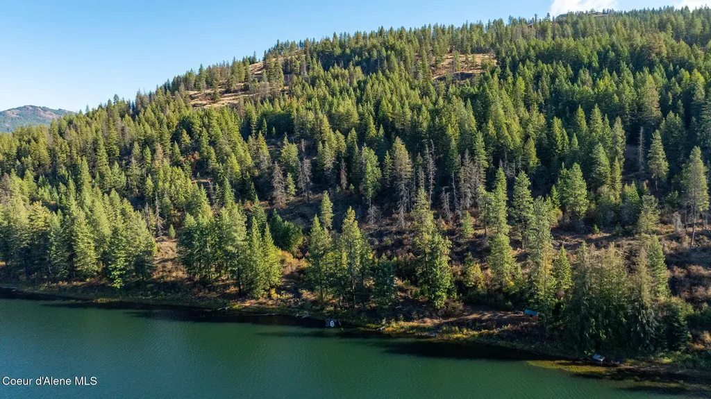 1402 Mirror Lake Road Sagle ID 83860