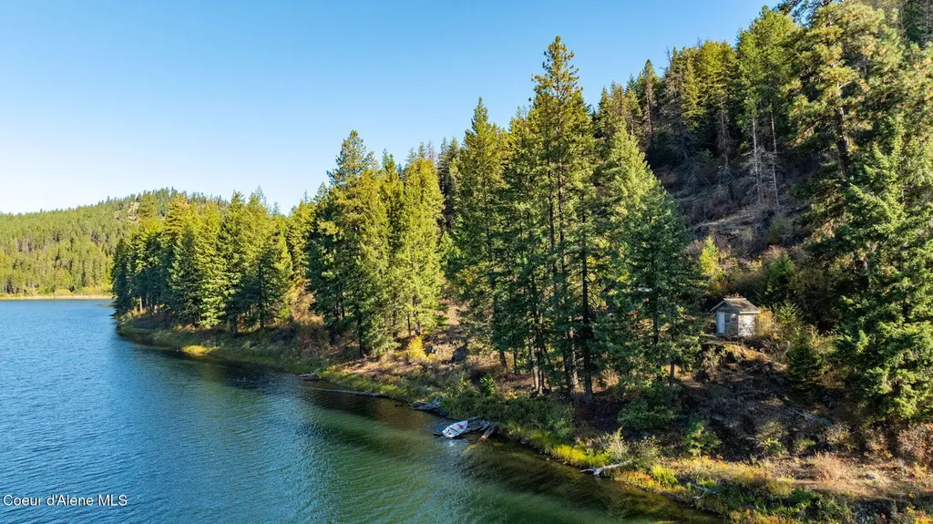 1402 Mirror Lake Road Sagle ID 83860