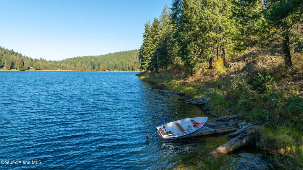 1402 Mirror Lake Road Sagle ID 83860