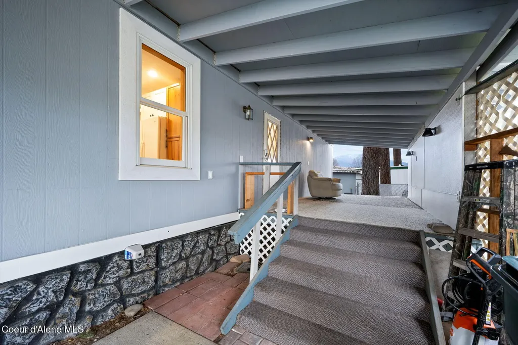 9140 N Starr Loop Hayden ID 83835