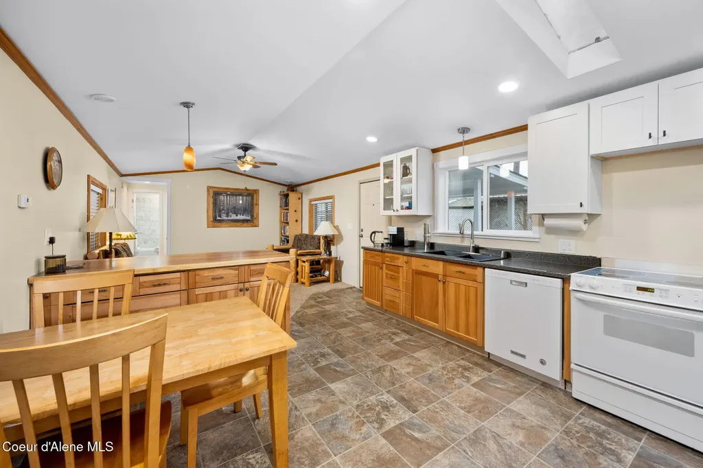 9140 N Starr Loop Hayden ID 83835