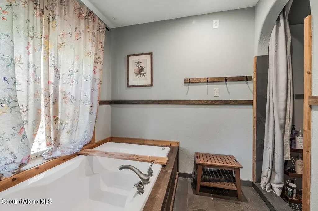 2875 Gold Creek Road Sandpoint ID 83864