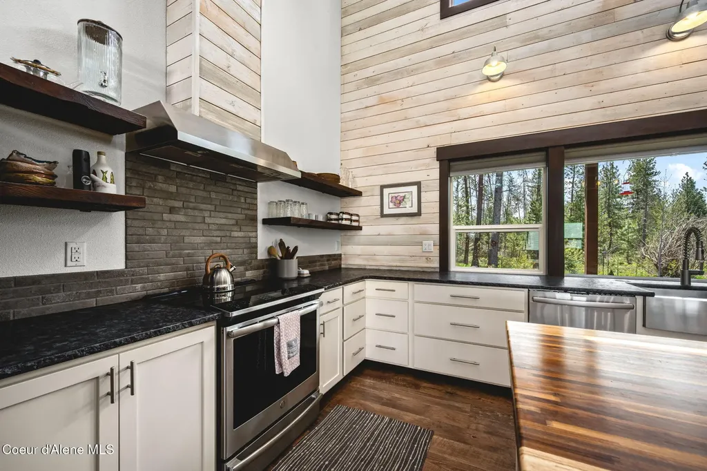 27139 N Warren Road Athol ID 83801