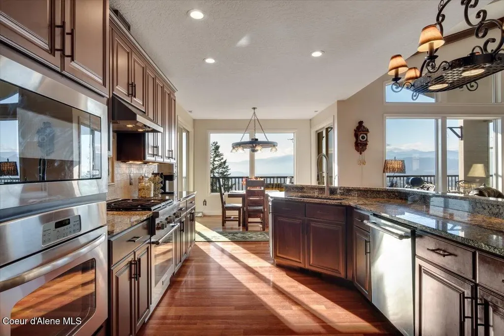 3251 Elmira Road Sandpoint ID 83864