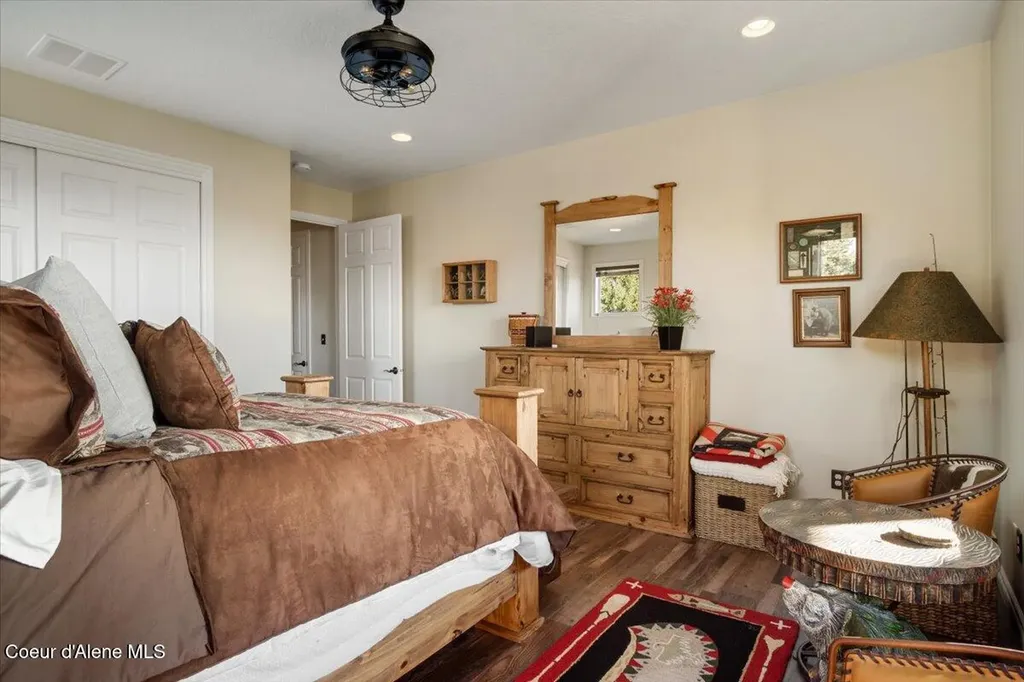 3251 Elmira Road Sandpoint ID 83864