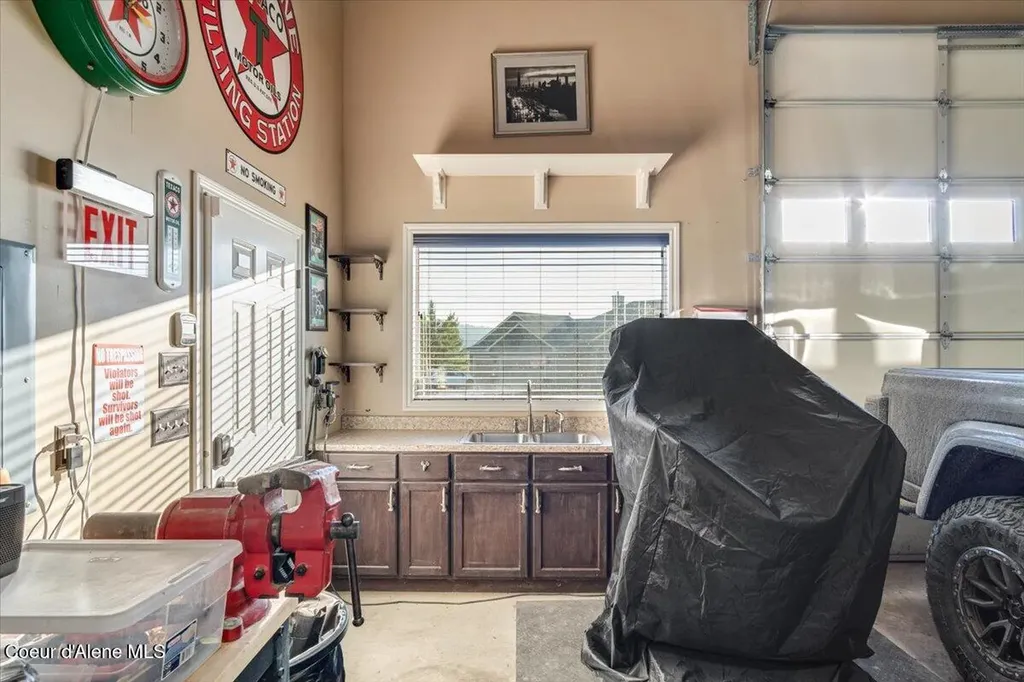3251 Elmira Road Sandpoint ID 83864