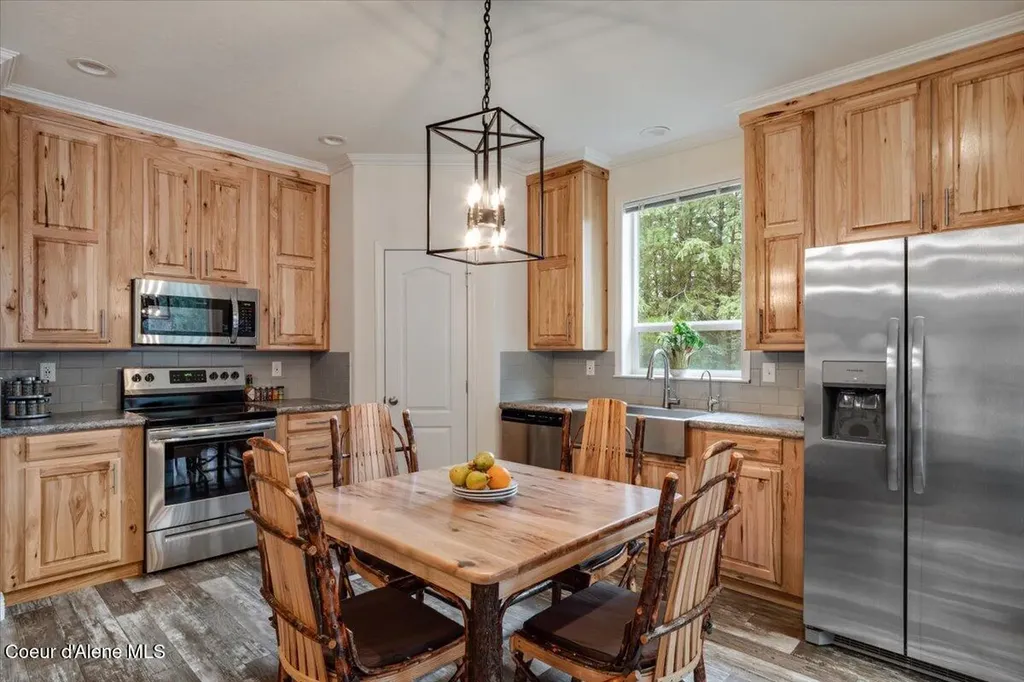 3251 Elmira Road Sandpoint ID 83864