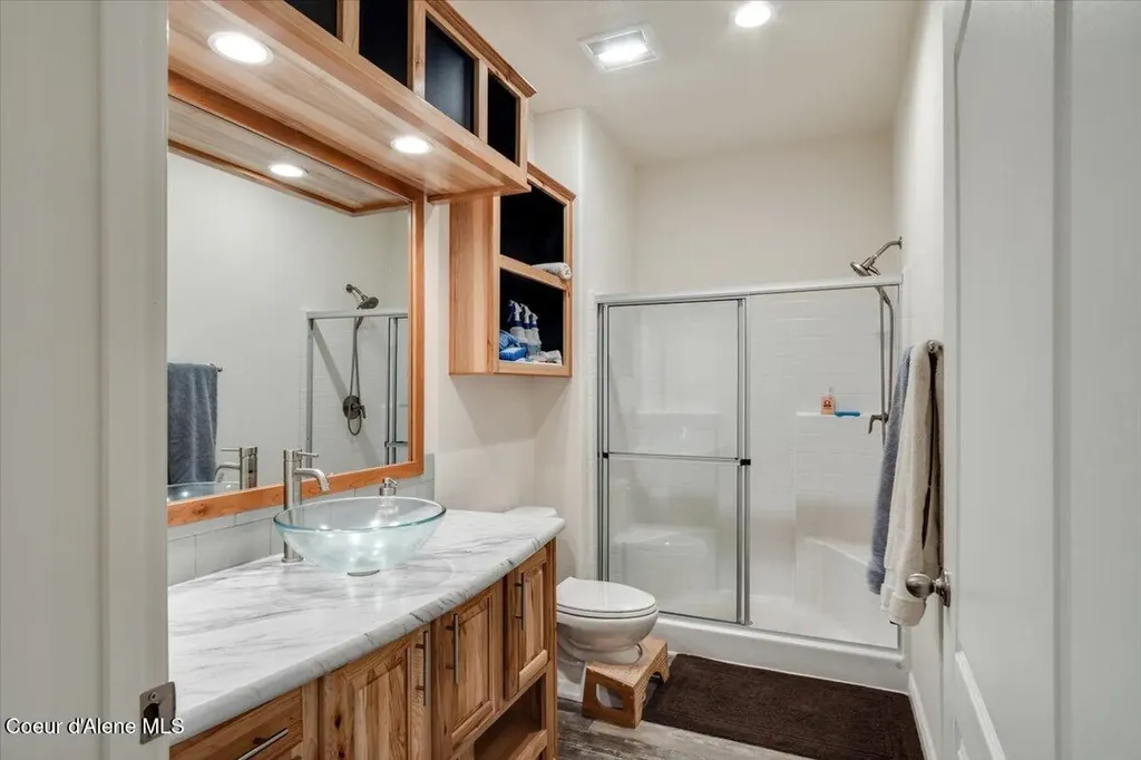 3251 Elmira Road Sandpoint ID 83864