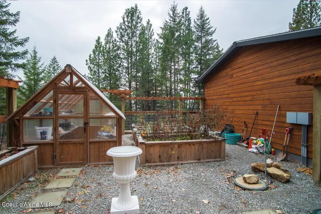 3251 Elmira Road Sandpoint ID 83864