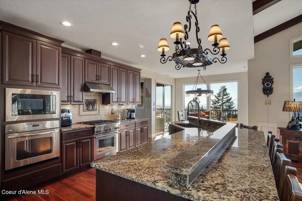 3251 Elmira Road Sandpoint ID 83864