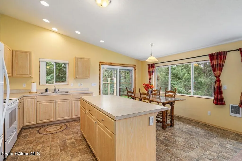 31233 N Riffle Road Spirit Lake ID 83869