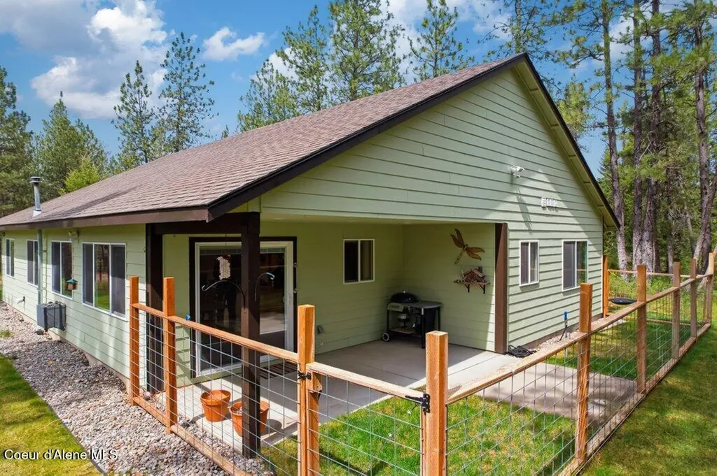 31233 N Riffle Road Spirit Lake ID 83869