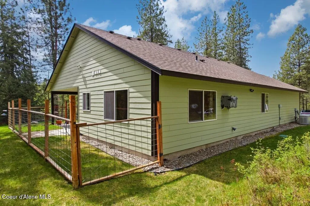 31233 N Riffle Road Spirit Lake ID 83869