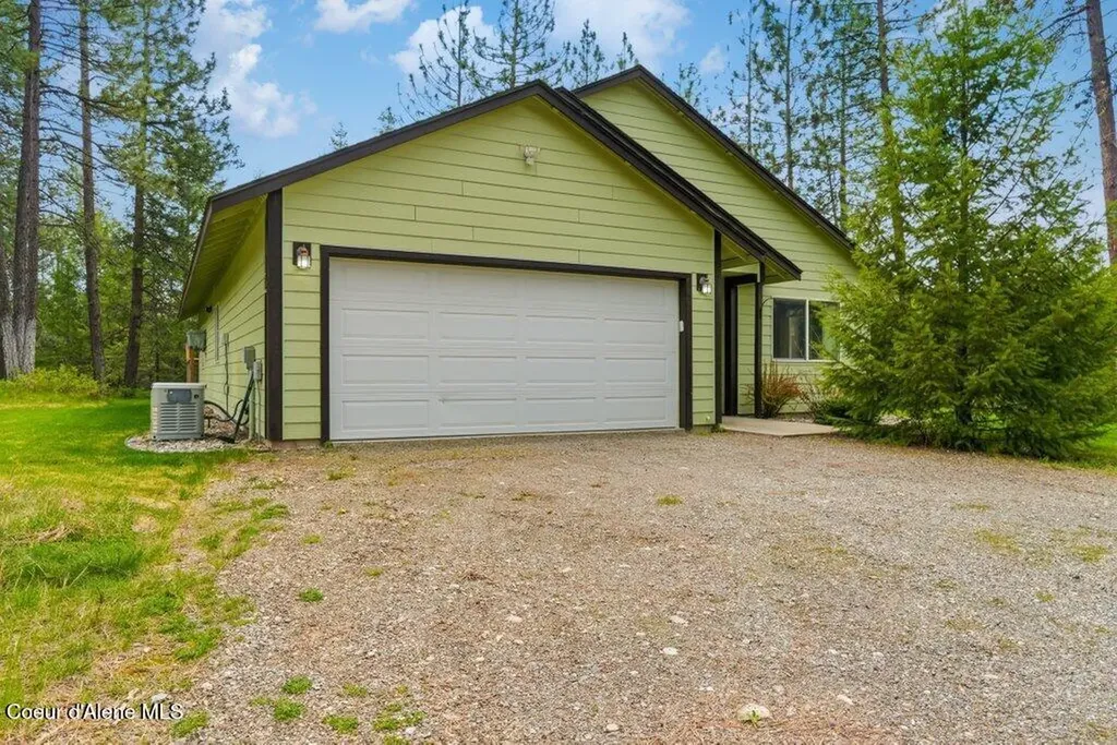 31233 N Riffle Road Spirit Lake ID 83869