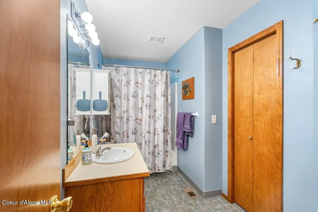 286A Abbey Road Cataldo ID 83810