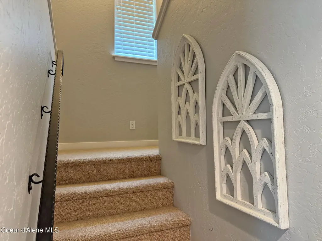 1519 Nicholas Way Sandpoint ID 83864