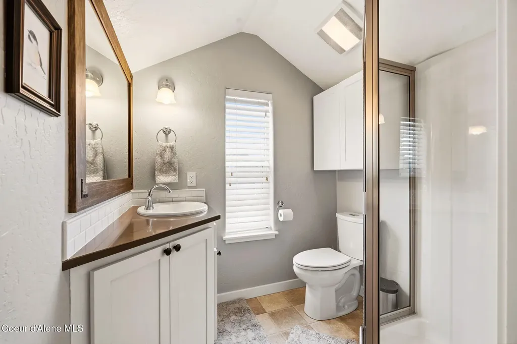 1519 Nicholas Way Sandpoint ID 83864