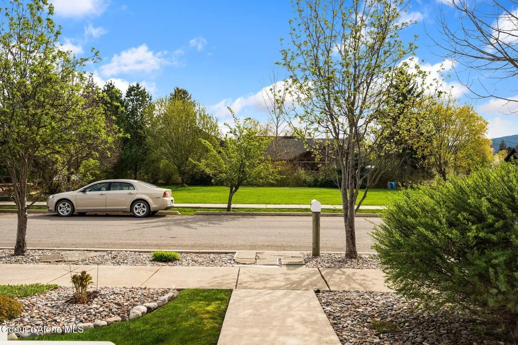 1519 Nicholas Way Sandpoint ID 83864