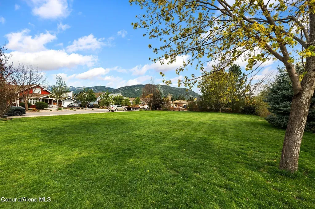 1519 Nicholas Way Sandpoint ID 83864