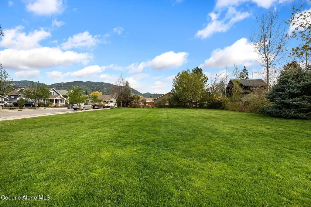 1519 Nicholas Way Sandpoint ID 83864
