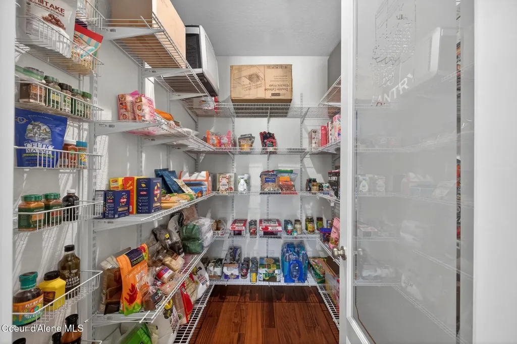 7044 E Tellum Avenue Athol ID 83801