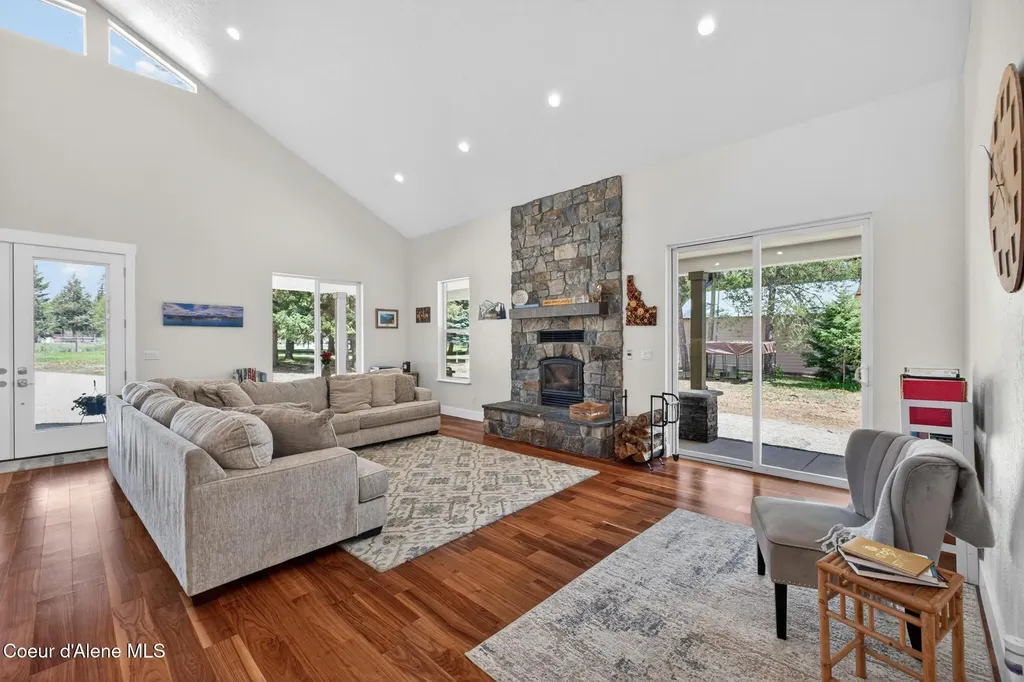7044 E Tellum Avenue Athol ID 83801