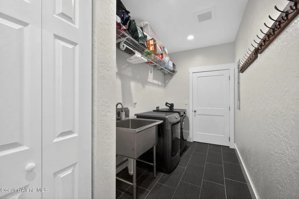 7044 E Tellum Avenue Athol ID 83801
