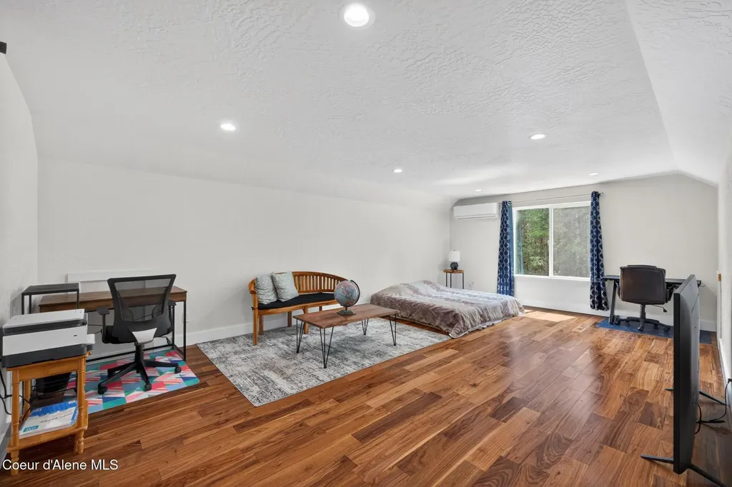 7044 E Tellum Avenue Athol ID 83801